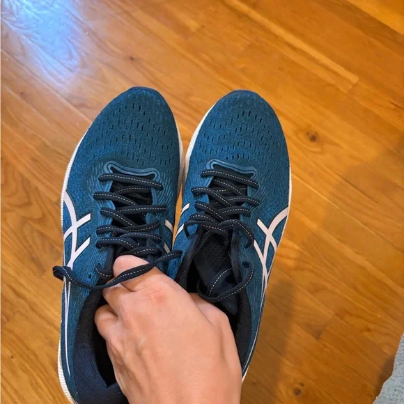 ASICS Women's Navy and Light Pink Athletic Shoes - NEW and never been used - Picture 7 of 8